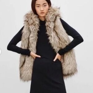 Aritzia Sunday Best Ovid faux fur vest size XXS